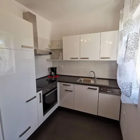 Fuer 4 Personen- 50m Vom Entfernt By Interhome